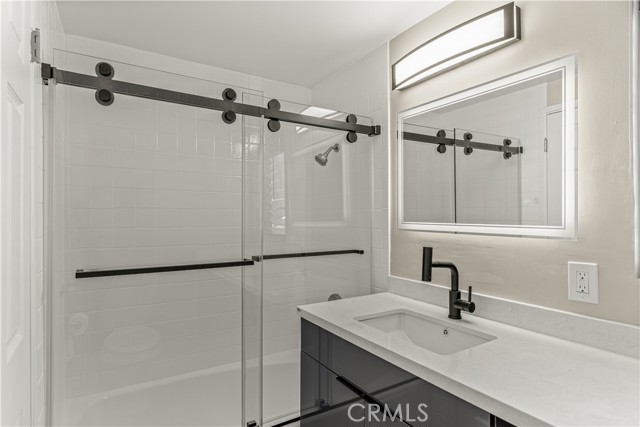 Detail Gallery Image 24 of 38 For 401 W 5th St 3b,  Long Beach,  CA 90802 - 2 Beds | 2 Baths