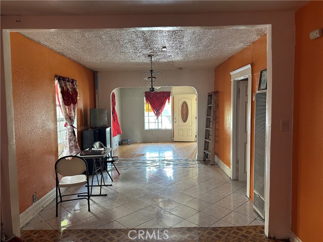 Detail Gallery Image 3 of 11 For 1626 E Martin Luther King Jr Bld, Los Angeles,  CA 90011 - 3 Beds | 1 Baths