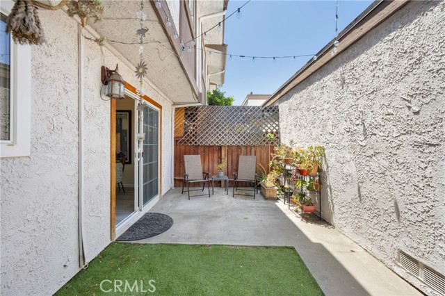 1047 E Huntington Drive, Monrovia CA: https://media.crmls.org/medias/f3d96777-0404-4405-8879-468d03a3a704.jpg