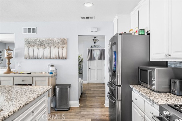 Detail Gallery Image 10 of 30 For 8526 San Vicente, Riverside,  CA 92504 - 3 Beds | 2 Baths