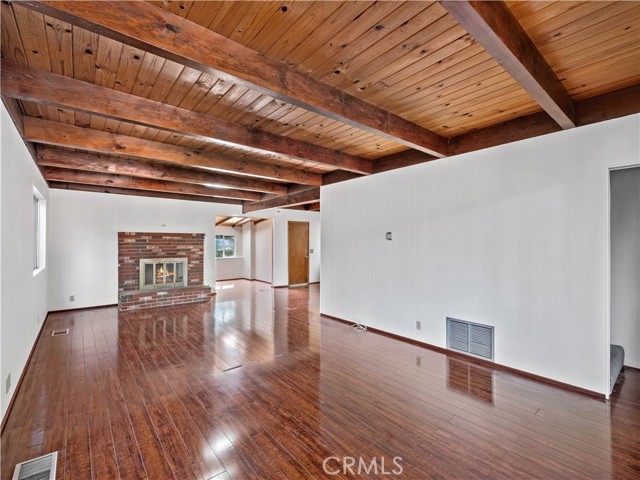 Detail Gallery Image 3 of 39 For 1725 Linnet, Wrightwood,  CA 92397 - 3 Beds | 2 Baths