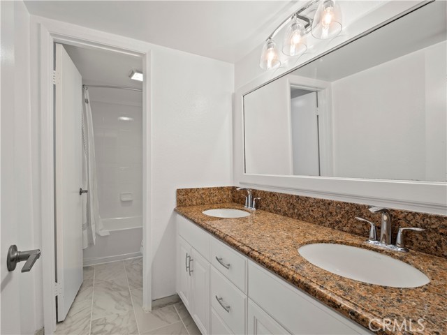 Detail Gallery Image 13 of 42 For 18411 Hatteras St #138,  Tarzana,  CA 91356 - 3 Beds | 2/1 Baths