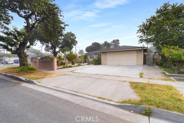 Detail Gallery Image 6 of 46 For 913 S Laurel St, Santa Ana,  CA 92704 - 4 Beds | 2 Baths