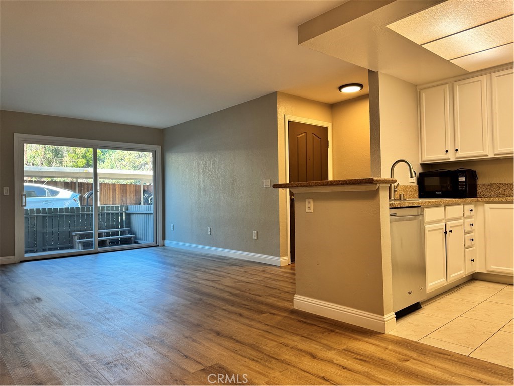 432 Edgehill - photo 2
