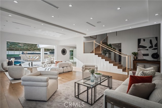 Detail Gallery Image 5 of 53 For 4001 Coldstream, Tarzana,  CA 91356 - 6 Beds | 6/1 Baths
