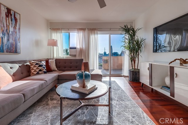 Detail Gallery Image 2 of 35 For 1140 Pacific Ave #30,  Long Beach,  CA 90813 - 2 Beds | 2 Baths