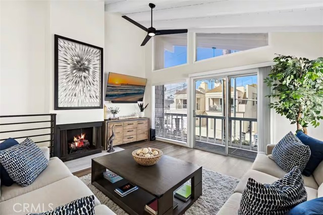 Detail Gallery Image 10 of 41 For 222 20th, Newport Beach,  CA 92663 - 3 Beds | 2 Baths