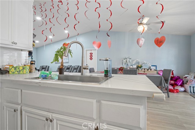 Detail Gallery Image 12 of 34 For 15634 via Cartagena, Hesperia,  CA 92345 - 3 Beds | 2 Baths