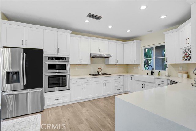 Detail Gallery Image 8 of 34 For 19920 Holly Dr, Saugus,  CA 91350 - 3 Beds | 2/1 Baths