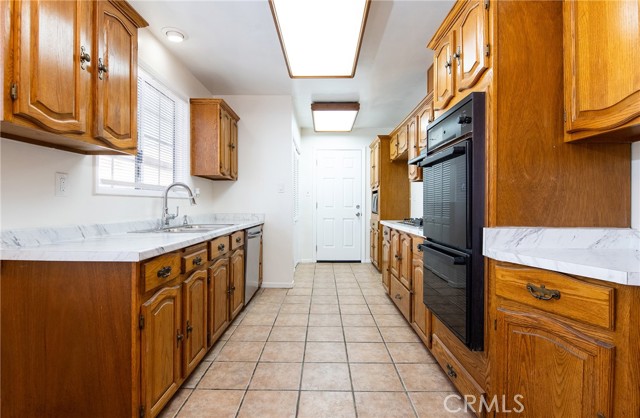 Detail Gallery Image 7 of 24 For 4322 Maybank Ave, Lakewood,  CA 90712 - 3 Beds | 2 Baths