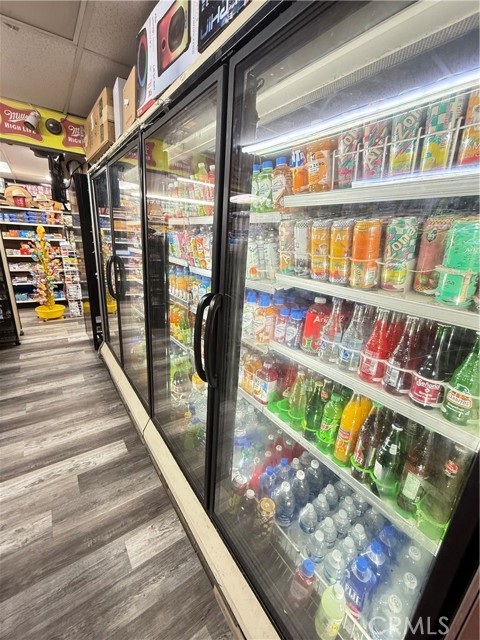 3738 S Cherry Avenue, Fresno CA: https://media.crmls.org/medias/f3e2611a-acd4-4380-8a0f-b56fa4334035.jpg