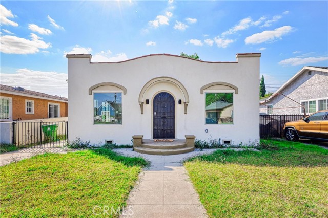 Detail Gallery Image 1 of 35 For 1622 W. 66th St., Los Angeles,  CA 90047 - 2 Beds | 1 Baths