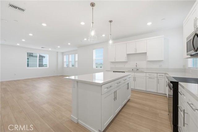 Detail Gallery Image 15 of 55 For 9335 via Azul, Pico Rivera,  CA 90660 - 3 Beds | 3 Baths