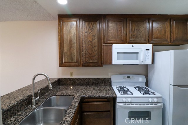 700 W La Veta Avenue, Orange CA: https://media.crmls.org/medias/f3e400a7-1b89-4cdb-9ec5-de1dcc875284.jpg