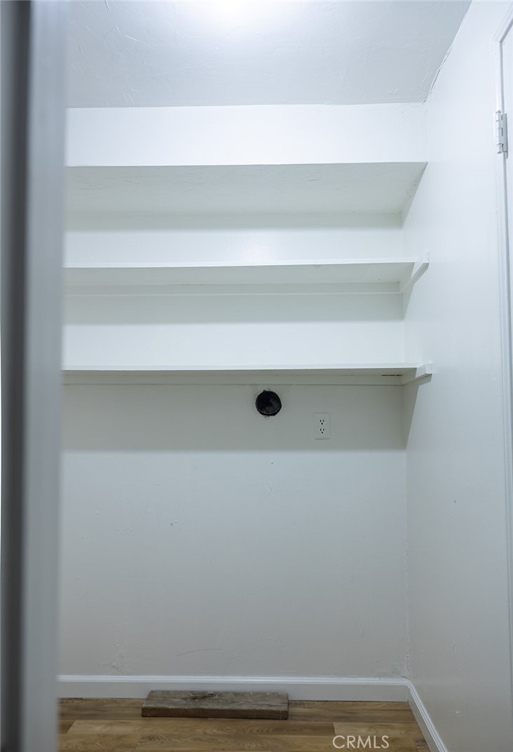 https://media.crmls.org/medias/f3e408e4-163a-4f81-a35f-2f102d7b8a79.jpg?preset=X-Large