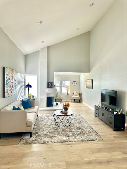 25482 Coral Wood Street, Lake Forest CA: https://media.crmls.org/medias/f3e41fe8-5183-4999-911f-8b0514f1dfb0.jpg