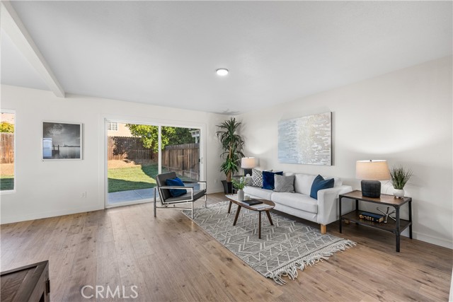 Detail Gallery Image 7 of 54 For 22015 Romar St, Chatsworth,  CA 91311 - 4 Beds | 3 Baths