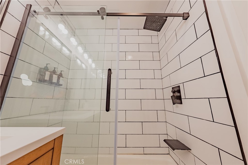 https://media.crmls.org/medias/f3e4e2ff-05a0-4a1d-898c-b1a0b624b7de.jpg?preset=X-Large