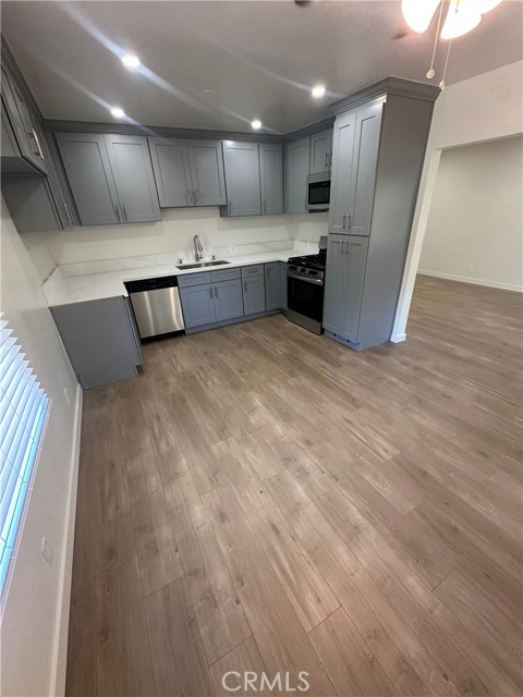 Detail Gallery Image 2 of 13 For 14413 Califa St #3,  Sherman Oaks,  CA 91401 - 3 Beds | 2 Baths