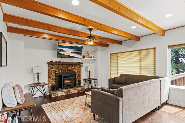 Detail Gallery Image 4 of 39 For 1803 Nob Hill Dr, Running Springs,  CA 92382 - 3 Beds | 2 Baths
