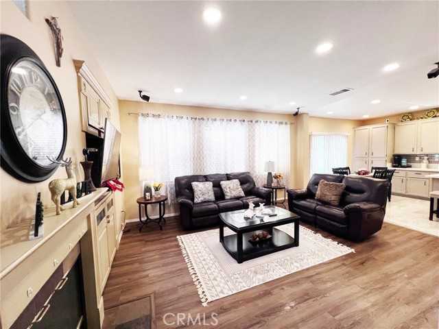 Detail Gallery Image 6 of 23 For 28303 Sycamore Dr, Saugus,  CA 91350 - 3 Beds | 2/1 Baths