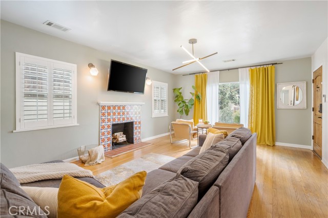 Detail Gallery Image 3 of 28 For 3209 Bennett Dr, Los Angeles,  CA 90068 - 2 Beds | 1 Baths