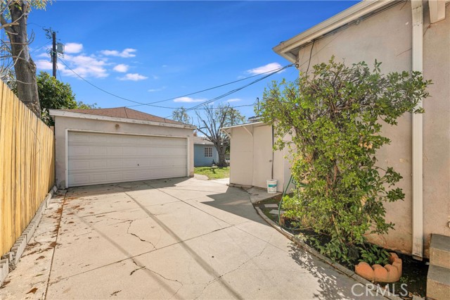 6350 Costello Avenue, Valley Glen CA: https://media.crmls.org/medias/f3e59d00-6f2a-41a5-a176-6d55bc65b559.jpg