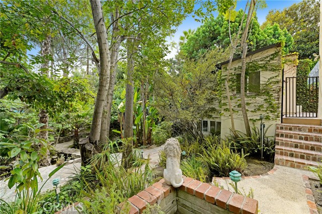 816 S Longwood, Los Angeles CA: https://media.crmls.org/medias/f3e5ee1d-5f55-4e5d-99e1-c615433ad990.jpg