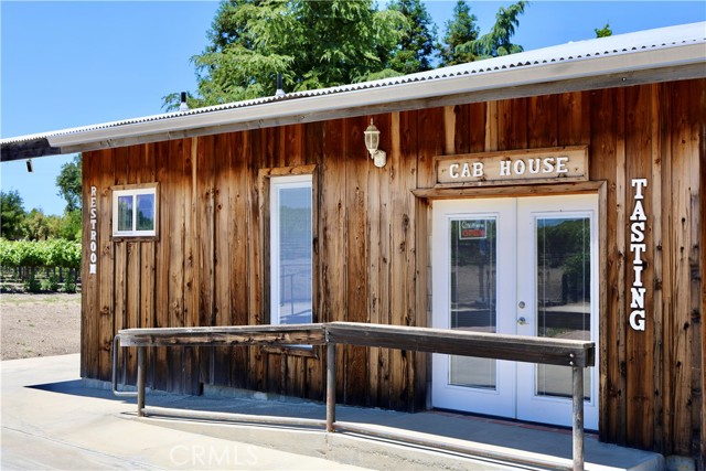 5575 El Pomar Drive, Templeton CA: https://media.crmls.org/medias/f3e641b0-b798-4c7c-8a56-125c4c269a04.jpg