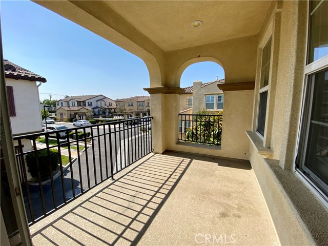 2750 Oak Hill Drive, Ontario CA: https://media.crmls.org/medias/f3e7e640-2dee-4d60-9080-85aa34232bd9.jpg