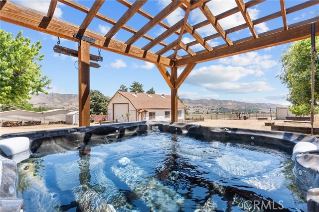 39662 86th W Street, Leona Valley CA: https://media.crmls.org/medias/f3e80622-c5c0-4a37-988e-9684383e8cec.jpg