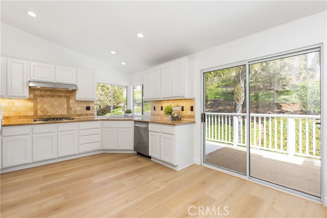 Image 11 of 38 For 16 Woodsong  