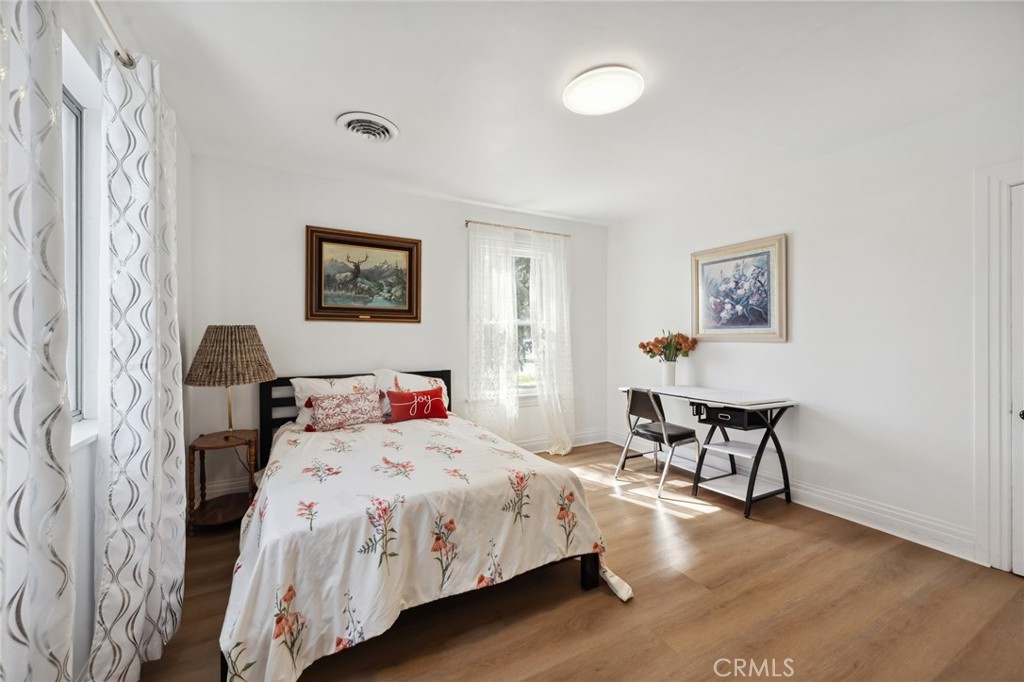 https://media.crmls.org/medias/f3e8a694-d545-43a6-bed7-b33b55cae77e.jpg?preset=X-Large