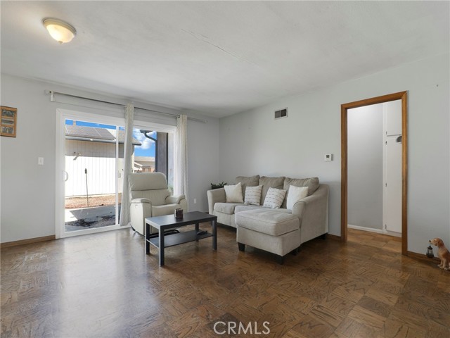 Detail Gallery Image 5 of 33 For 10020 Mason Ave, Chatsworth,  CA 91311 - 3 Beds | 2 Baths