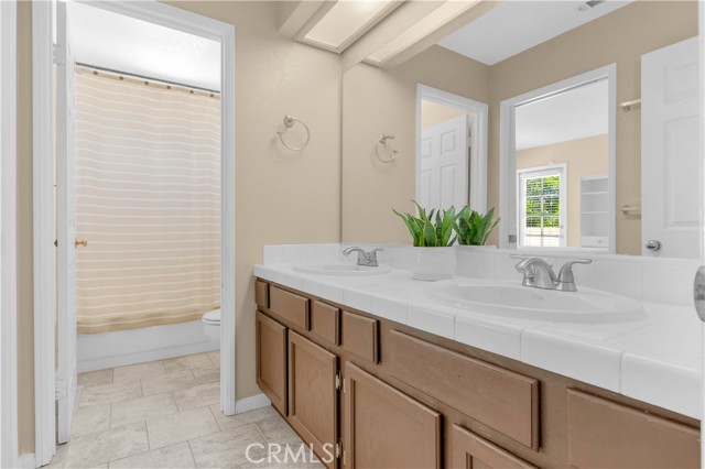 40025 White Leaf Ln., Murrieta CA: https://media.crmls.org/medias/f3e8b4a4-160d-4528-9084-033eee4358f9.jpg