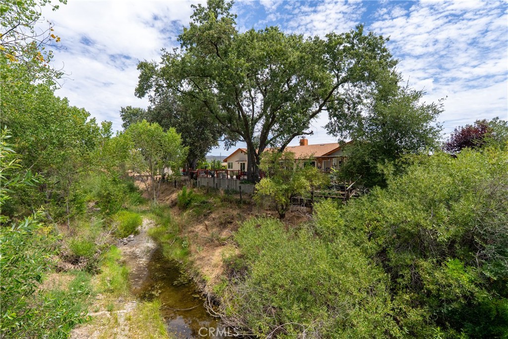 https://media.crmls.org/medias/f3e9954a-0f69-4871-a5a8-57cf6b8d8017.jpg?preset=X-Large