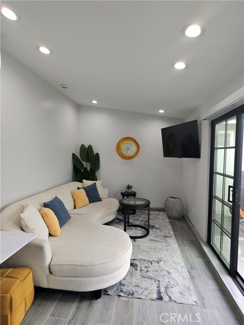 Detail Gallery Image 5 of 16 For 5130 E Burnett a,  Long Beach,  CA 90815 - 1 Beds | 1 Baths