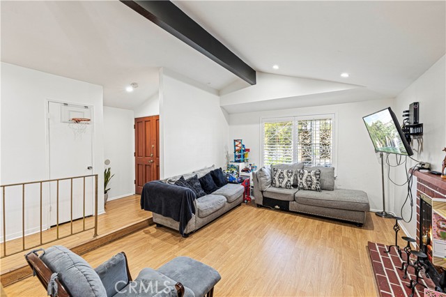 Detail Gallery Image 4 of 24 For 9689 Kewen Avenue, Pacoima,  CA 91331 - 4 Beds | 2 Baths