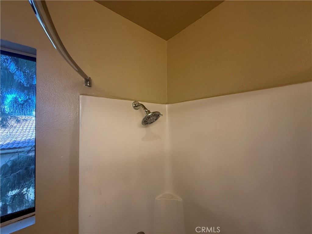 https://media.crmls.org/medias/f3eb135e-f2c1-49ac-bad1-9952077f020d.jpg?preset=X-Large