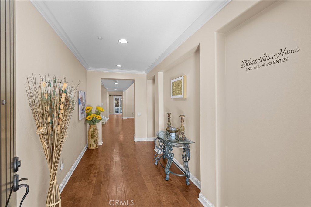 MLS #OC25183394 img 3