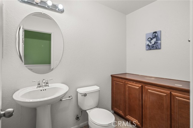 Detail Gallery Image 15 of 29 For 3401 Gemstone Ave, Rosamond,  CA 93560 - 5 Beds | 2/1 Baths