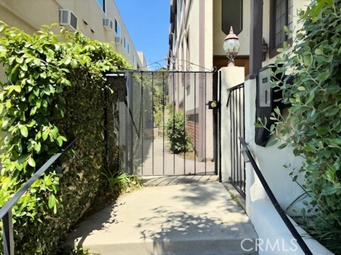 Detail Gallery Image 38 of 54 For 2249 Montrose Ave #7,  Montrose,  CA 91020 - 3 Beds | 2/1 Baths