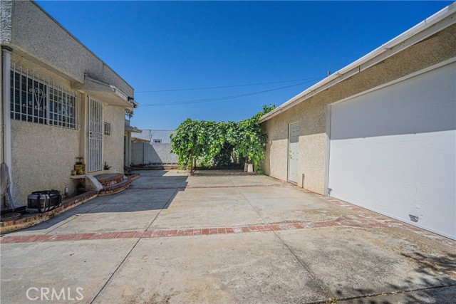 1146 Irolo Street, Los Angeles, California 90006, 3 Bedrooms Bedrooms, ,1 BathroomBathrooms,Single Family Residence,For Sale,Irolo,SB24148200