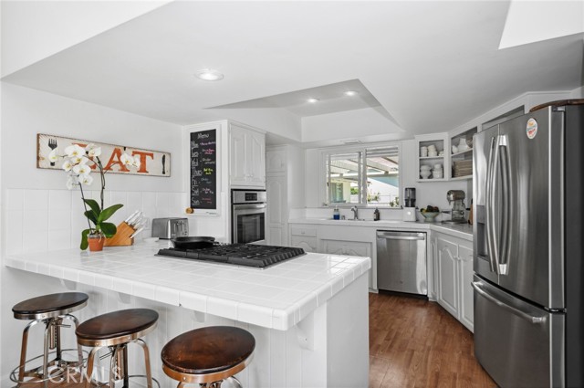 544 De Anza Drive, Corona del Mar CA: https://media.crmls.org/medias/f3eefdc2-b751-4c8a-b1eb-b1fea93174ec.jpg