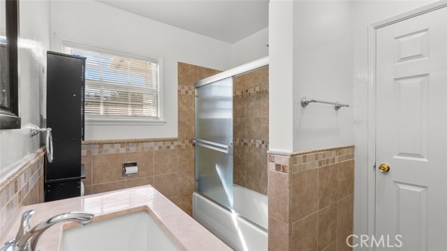 Detail Gallery Image 14 of 35 For 19349 Friar St, Tarzana,  CA 91335 - 3 Beds | 2 Baths