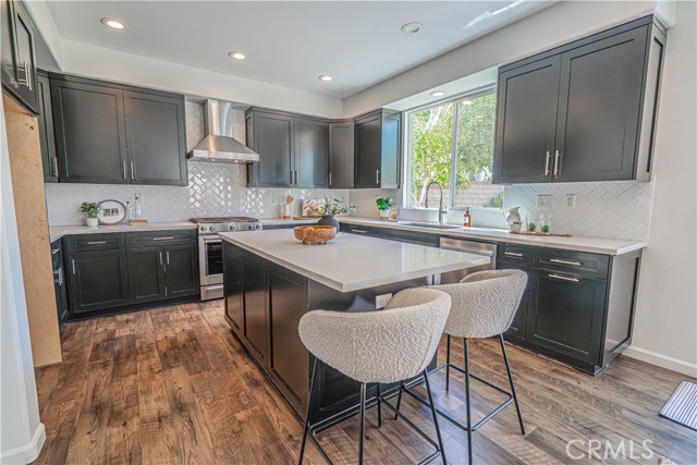 Detail Gallery Image 10 of 62 For 23948 Rustico Ct, Valencia,  CA 91354 - 5 Beds | 3 Baths