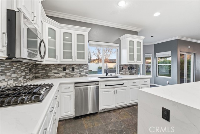 Detail Gallery Image 9 of 37 For 26647 Mainsail, Helendale,  CA 92342 - 4 Beds | 2/1 Baths