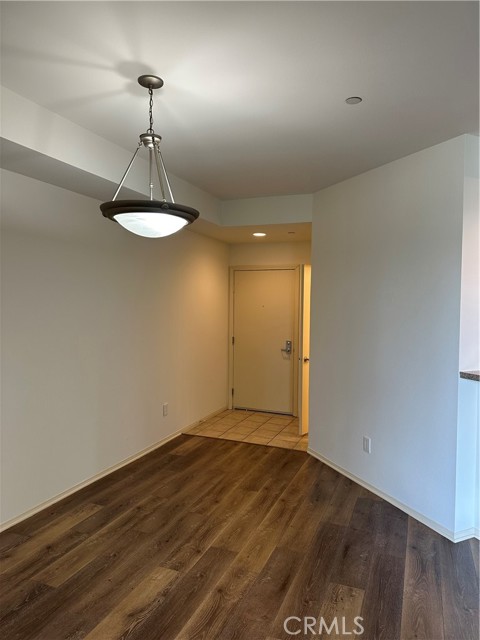 Detail Gallery Image 3 of 23 For 7551 Jordan #408,  Canoga Park,  CA 91303 - 3 Beds | 3 Baths