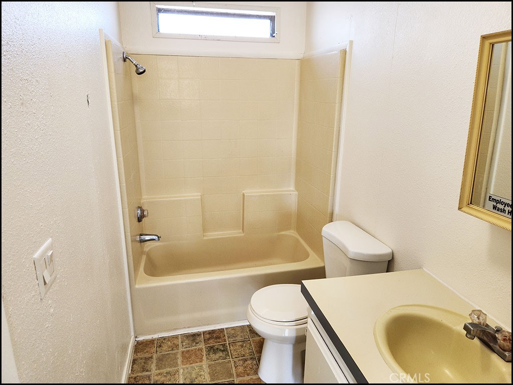 https://media.crmls.org/medias/f3f0445a-18ef-46a9-ace1-d2c37153e45c.jpg?preset=X-Large