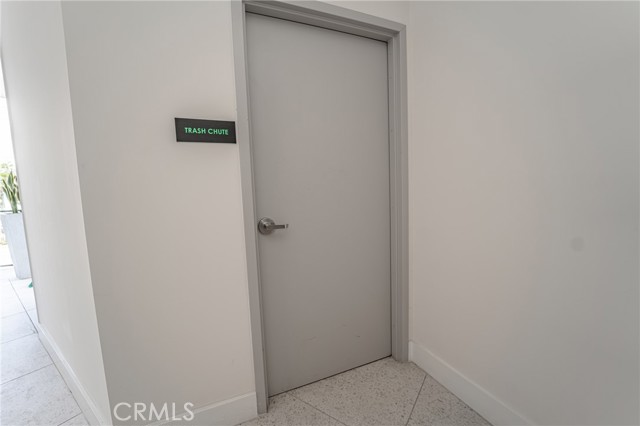 2828 London Street, Los Angeles CA: https://media.crmls.org/medias/f3f13224-52f2-43ae-8ef7-003f7dcbd664.jpg